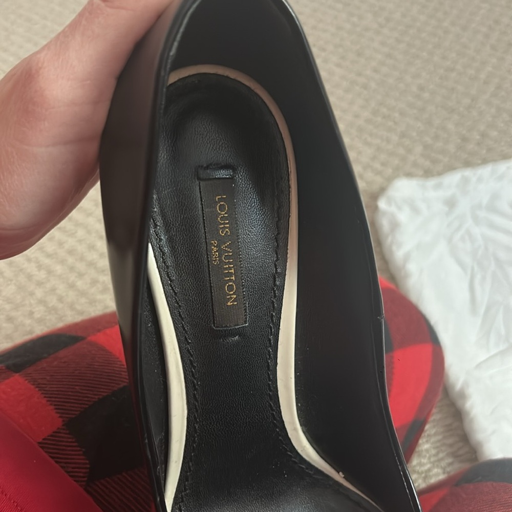 Shoes - Picture 5 of 6